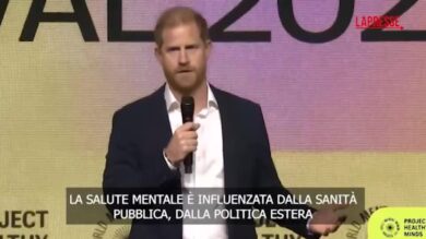 Il principe Harry contro le pratiche predatorie dei social: "Combattiamo questa minaccia"