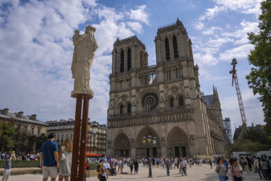 Notre-Dame, trovata lettera anonima: “Faranno una strage”