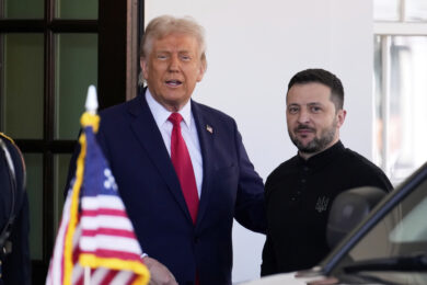 Ucraina, Zelensky sente Trump: “Parlato di difesa aerea”