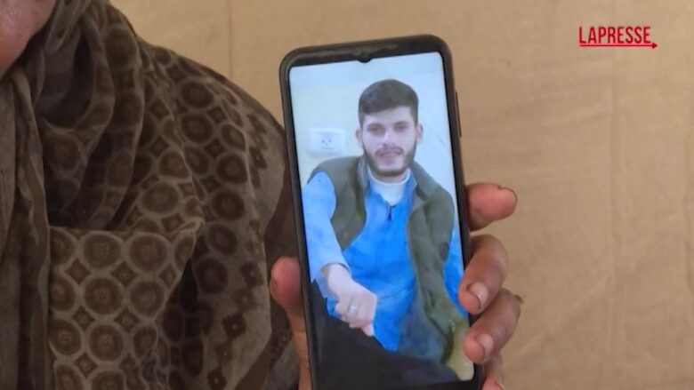 Gaza, i palestinesi cercano i familiari dispersi