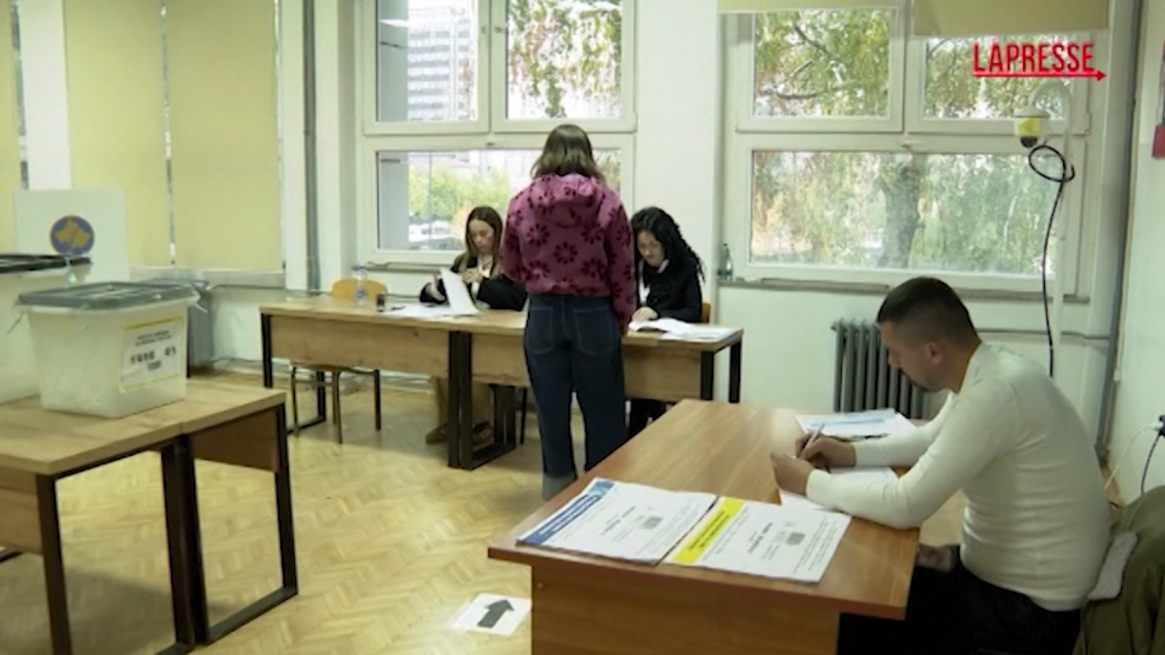 Kosovo, urne aperte per le elezioni comunali: si vota anche nella capitale Pristina