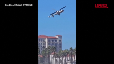 California, elicottero perde il controllo e si schianta: le immagini