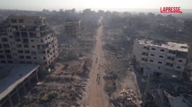 Gaza in macerie dopo i bombardamenti israeliani: le riprese dai droni