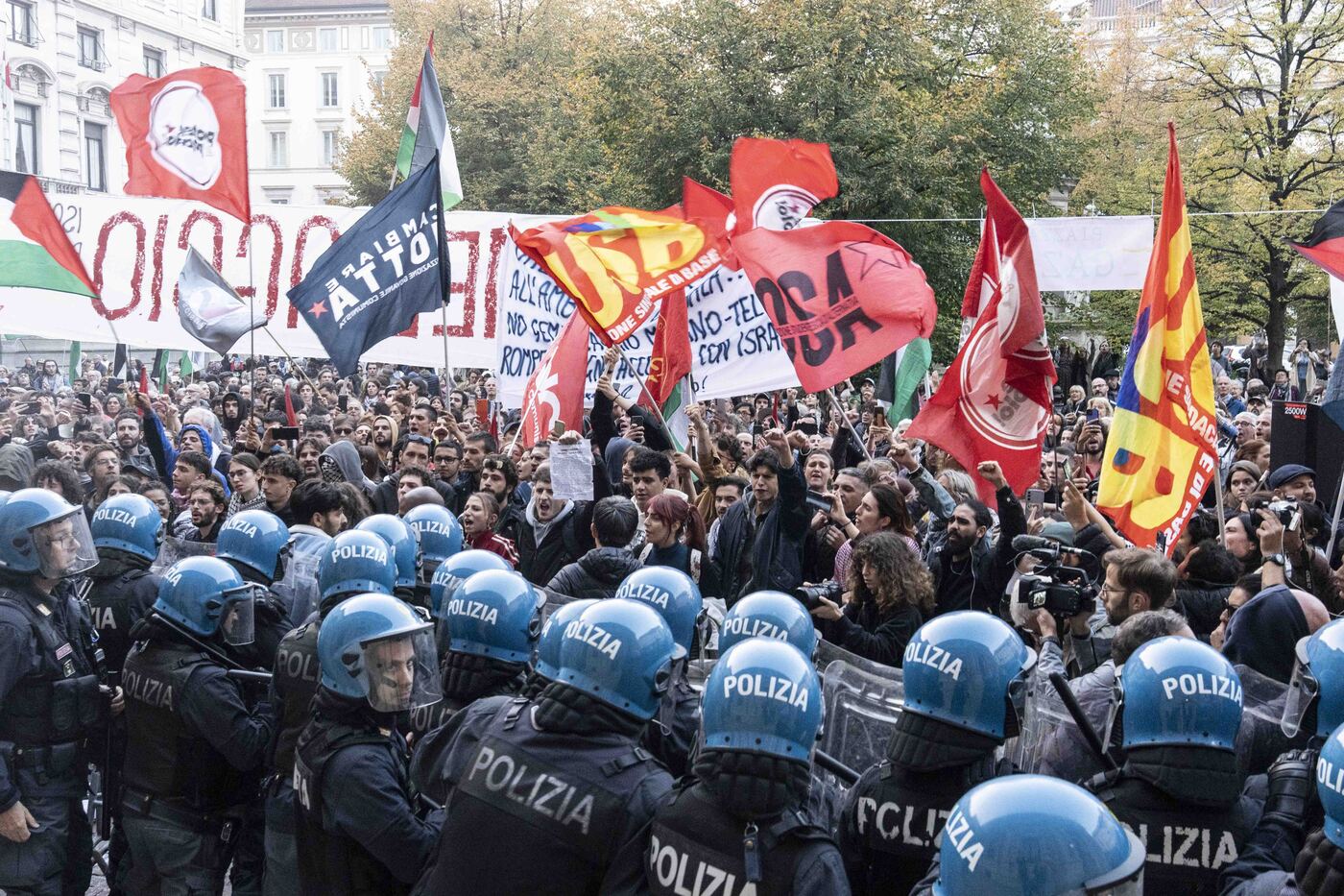 Milano-Tel Aviv, confermato il gemellaggio: caos in Consiglio comunale e scontri in strada