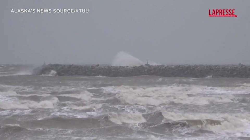 alaska inondazioni travolgono le case almeno 20 dispersi