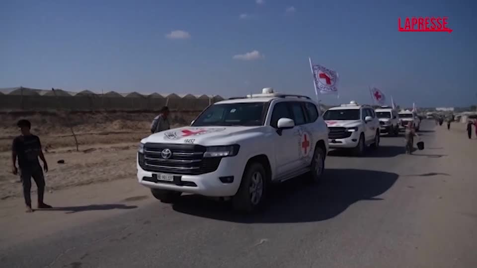 ostaggi israeliani liberati il secondo gruppo consegnato alla croce rossa