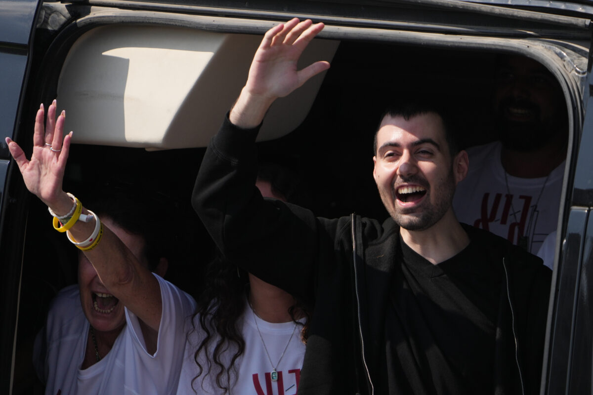 Ostaggi israeliani liberati da Hamas oggi: chi sono Ostaggi israeliani liberati da Hamas oggi: chi sono