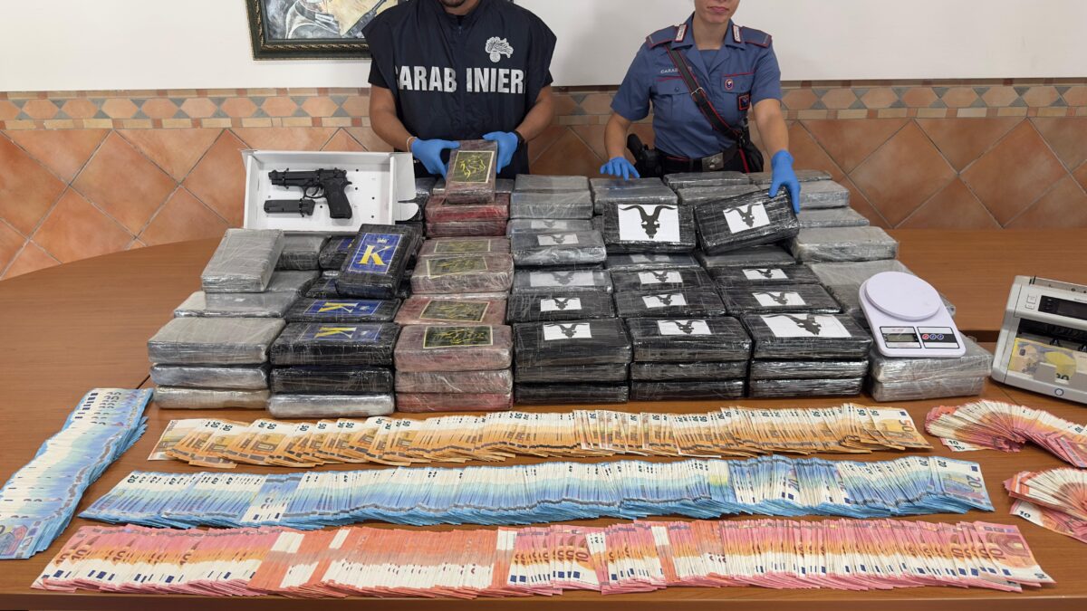 roma sequestrati 200 kg di cocaina arrestato un 23enne