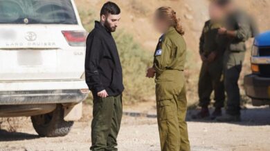 Le prime immagini degli ostaggi israeliani rilasciati da Hamas il 13 ottobre 2025 (Foto AP/Idf)