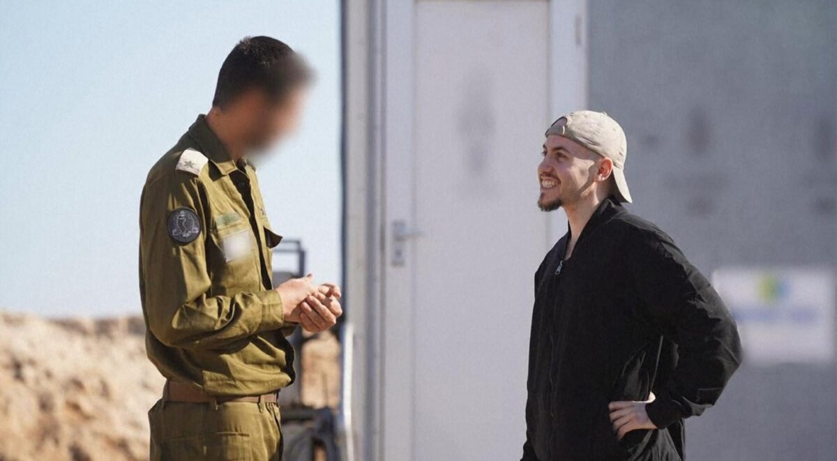 Galleria foto 'Gaza, ostaggi israeliani liberati: le prime immagini dopo il rilascio' - foto 9