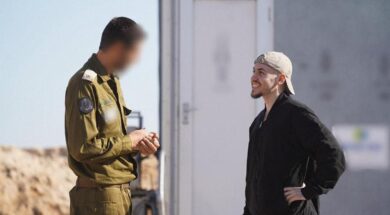 Le prime immagini degli ostaggi israeliani rilasciati da Hamas il 13 ottobre 2025 (Foto AP/Idf)