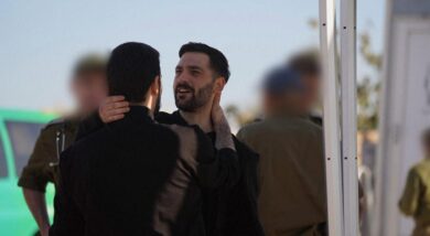 Le prime immagini degli ostaggi israeliani rilasciati da Hamas il 13 ottobre 2025 (Foto AP/Idf)