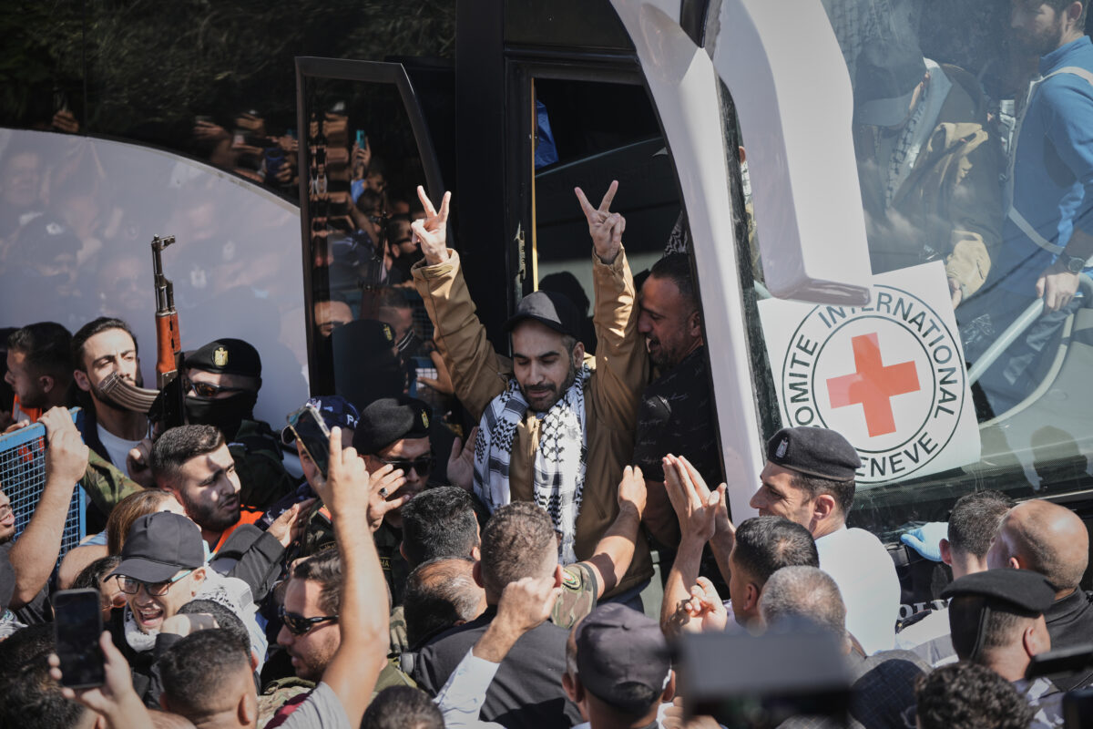 Ostaggi israeliani liberati da Hamas oggi: chi sono
