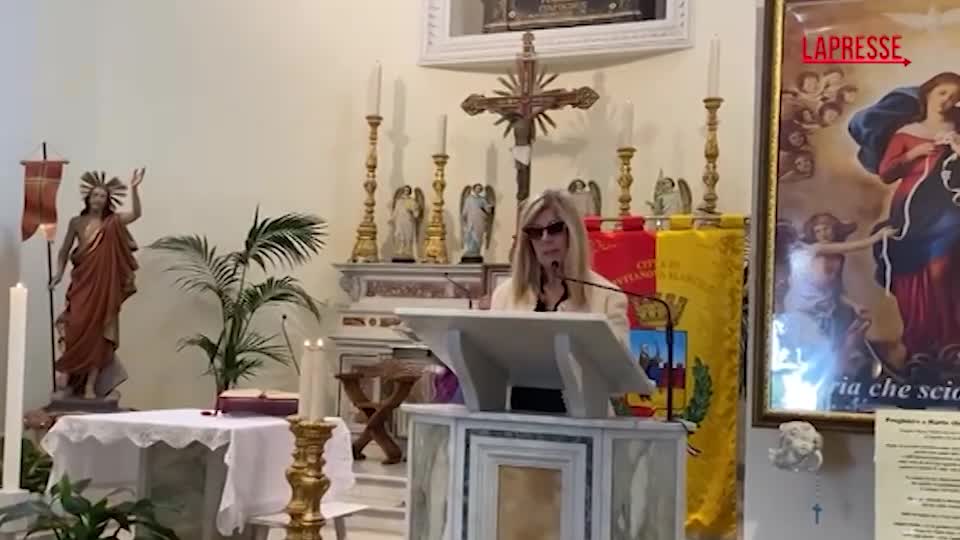 Funerali di Cesare Paciotti, prima moglie: "La tua ambizione ti ha fatto conquistare il mondo" Funerali di Cesare Paciotti, prima moglie: "La tua ambizione ti ha fatto conquistare il mondo"
