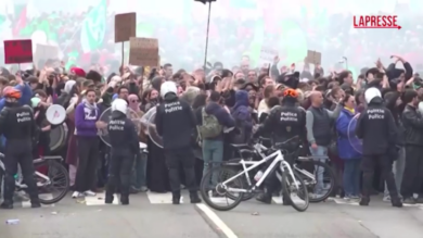 Bruxelles, scontri tra polizia e manifestanti durante lo sciopero nazionale