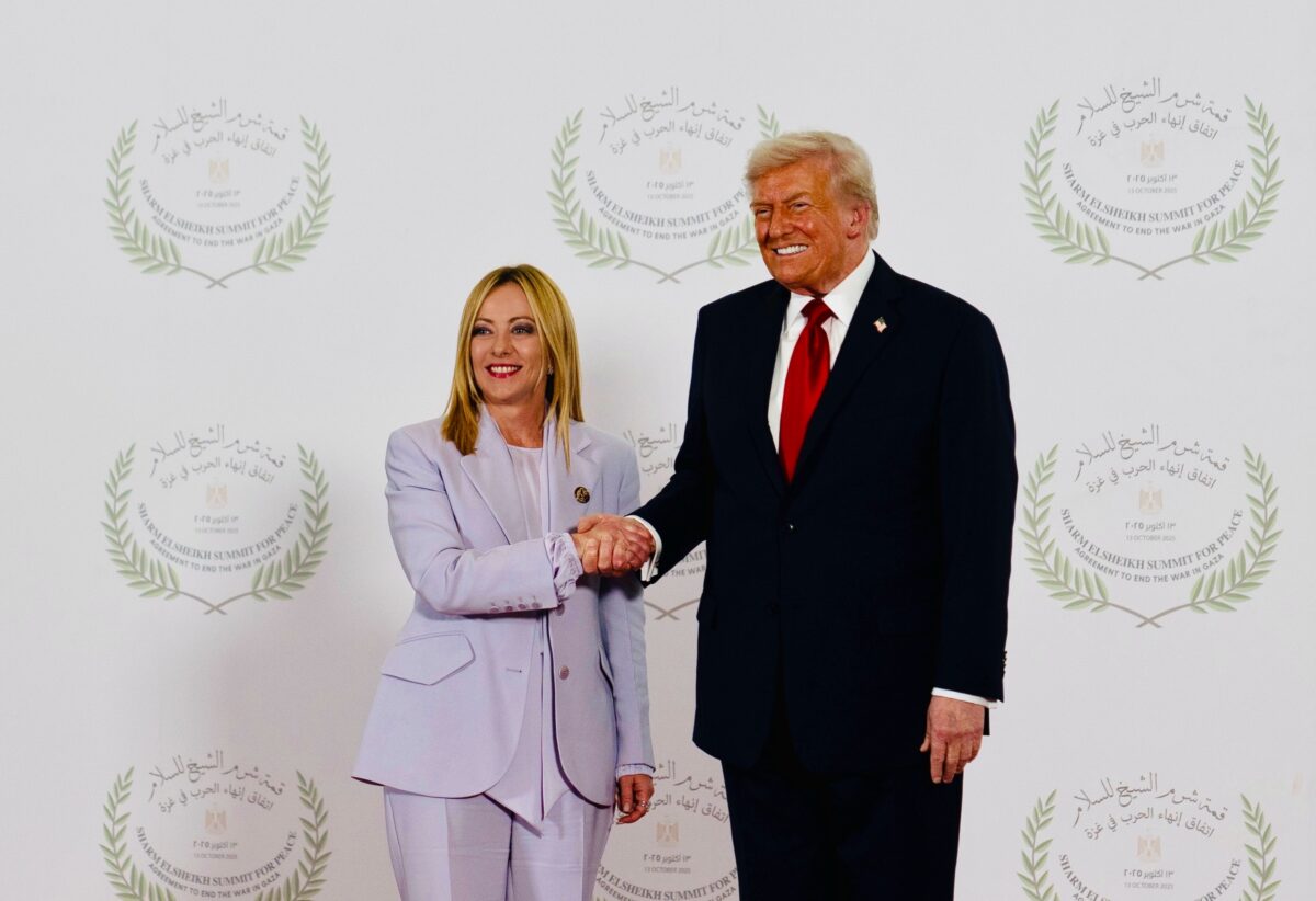 Trump promuove il libro di Giorgia Meloni sui social: “È ispirazione per tutti” Trump promuove il libro di Giorgia Meloni sui social: “È ispirazione per tutti”