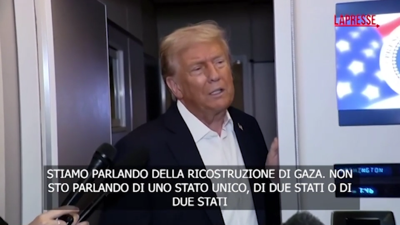 Gaza, Trump: "Soluzione a uno o due Stati? Parliamo solo della ricostruzione" Gaza, Trump: "Soluzione a uno o due Stati? Parliamo solo della ricostruzione"
