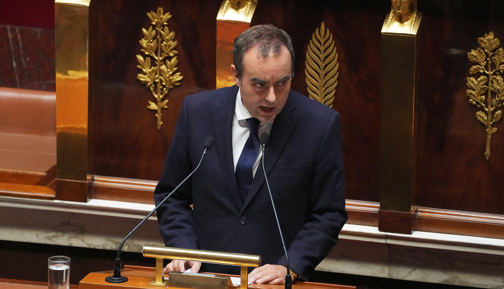 Francia, Lecornu in Parlamento: “Voglio portare a termine la mia missione” Francia, Lecornu in Parlamento: “Voglio portare a termine la mia missione”