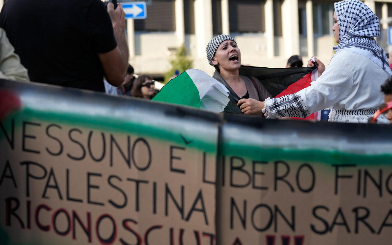 Italia Israele, a Udine manifestanti Pro Pal in piazza contro la partita Italia Israele, a Udine manifestanti Pro Pal in piazza contro la partita