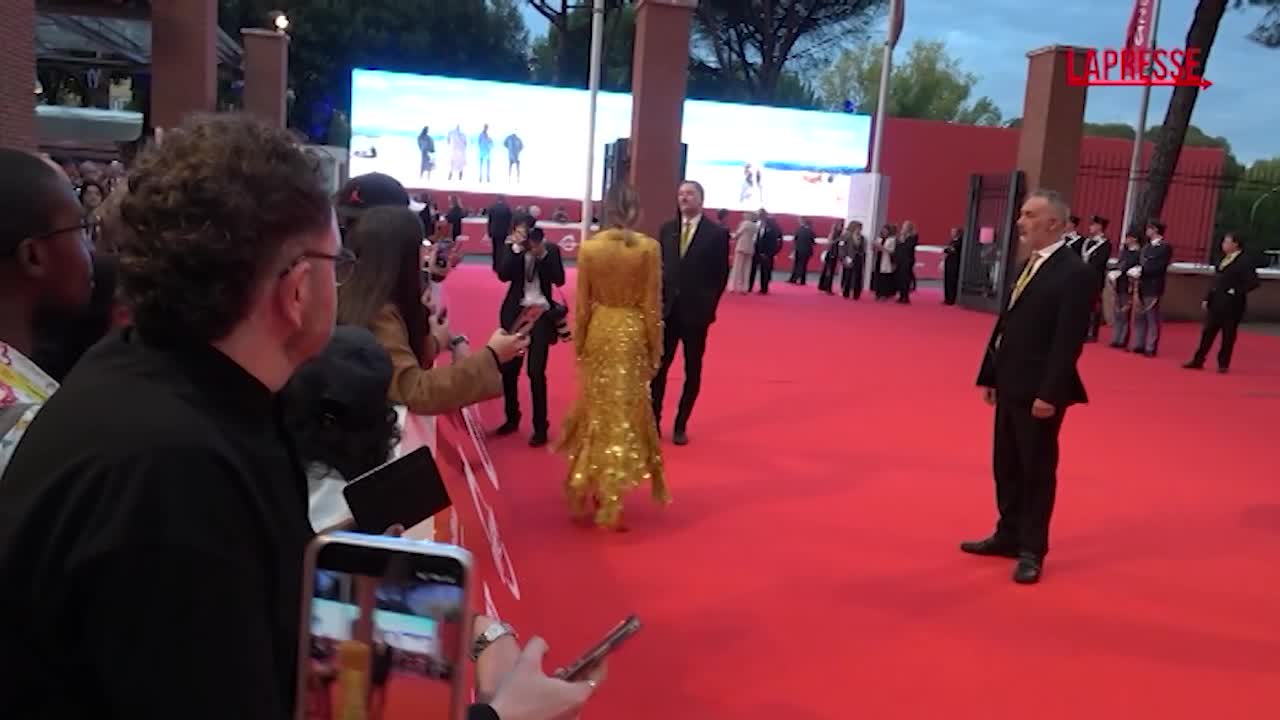 Festa del Cinema di Roma 2025, la madrina Ema Stokholma: “Emozionatissima, stanotte non ho dormito” Festa del Cinema di Roma 2025, la madrina Ema Stokholma: “Emozionatissima, stanotte non ho dormito”
