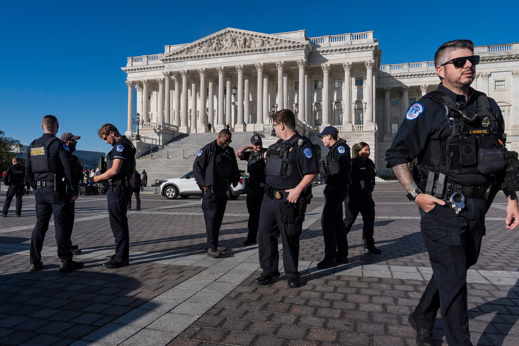 Usa, giudice ordina a Trump di fermare i licenziamenti durante lo shutdown Usa, giudice ordina a Trump di fermare i licenziamenti durante lo shutdown