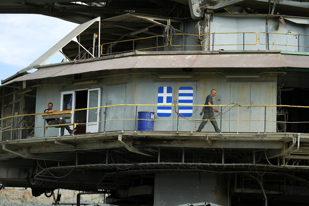 Grecia, approvata la legge sulla giornata lavorativa di 13 ore