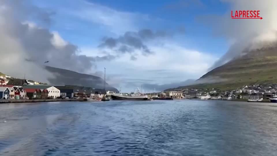 Boom di turisti per le Isole Faroe: un viaggio tra tunnel sottomarini e scogliere a picco Boom di turisti per le Isole Faroe: un viaggio tra tunnel sottomarini e scogliere a picco