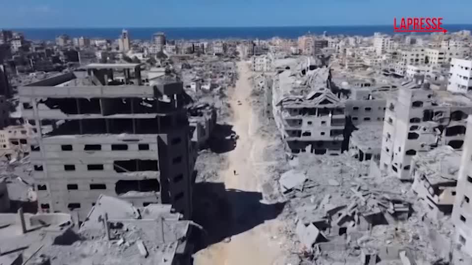 Gaza, le immagini dei droni mostrano una città rasa al suolo Gaza, le immagini dei droni mostrano una città rasa al suolo