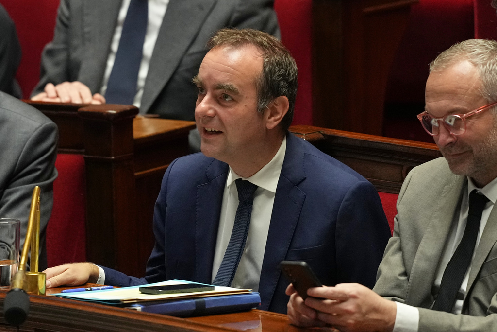 Francia, Lecornu salvo per 18 voti: respinta mozione di sfiducia di Lfi Francia, Lecornu salvo per 18 voti: respinta mozione di sfiducia di Lfi