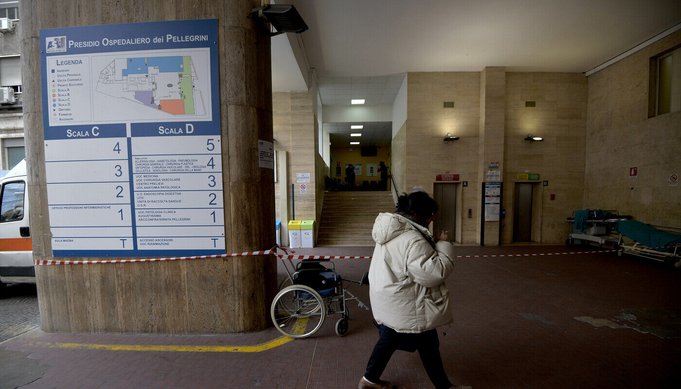 Napoli,marito la colpì alla testa con mazzuola: morta 60enne Napoli,marito la colpì alla testa con mazzuola: morta 60enne