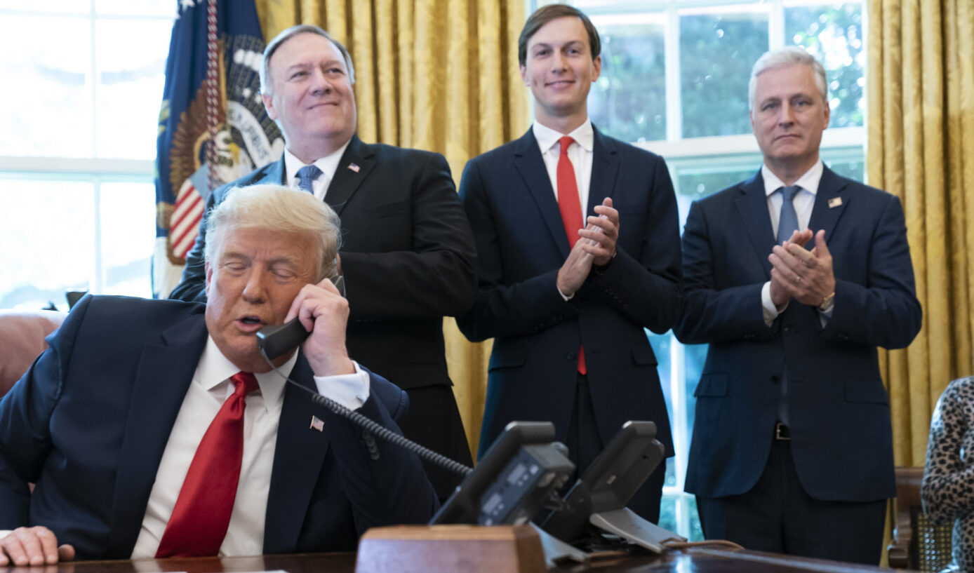 Ucraina, telefonata Trump-Putin. Il presidente Usa: “Ci incontreremo a Budapest”