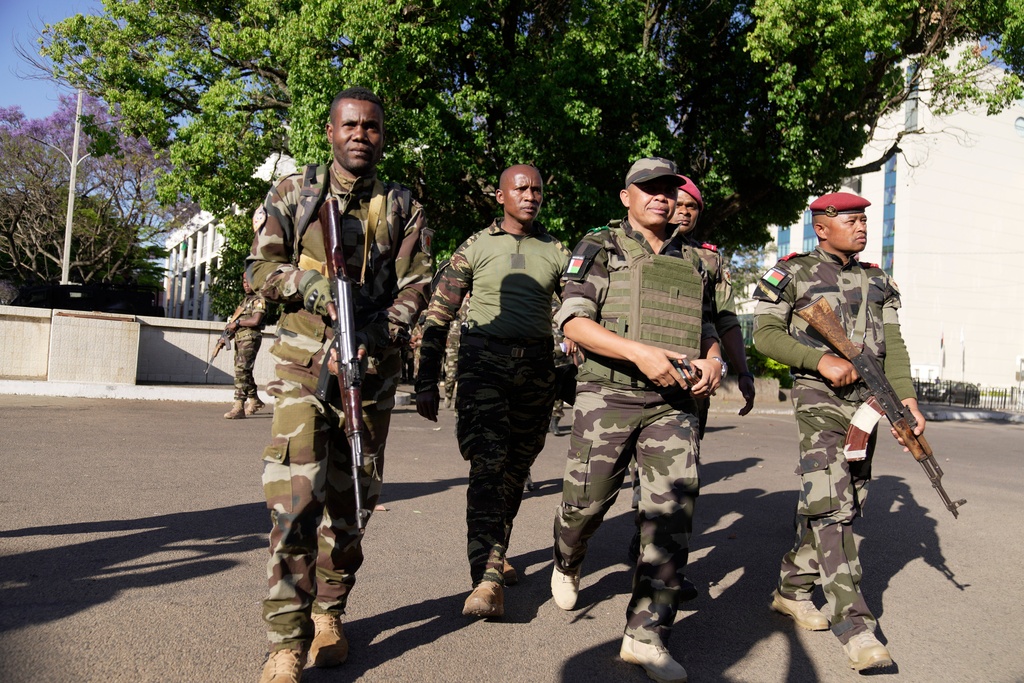 Madagascar, leader del colpo di Stato militare ha giurato come presidente Madagascar, leader del colpo di Stato militare ha giurato come presidente