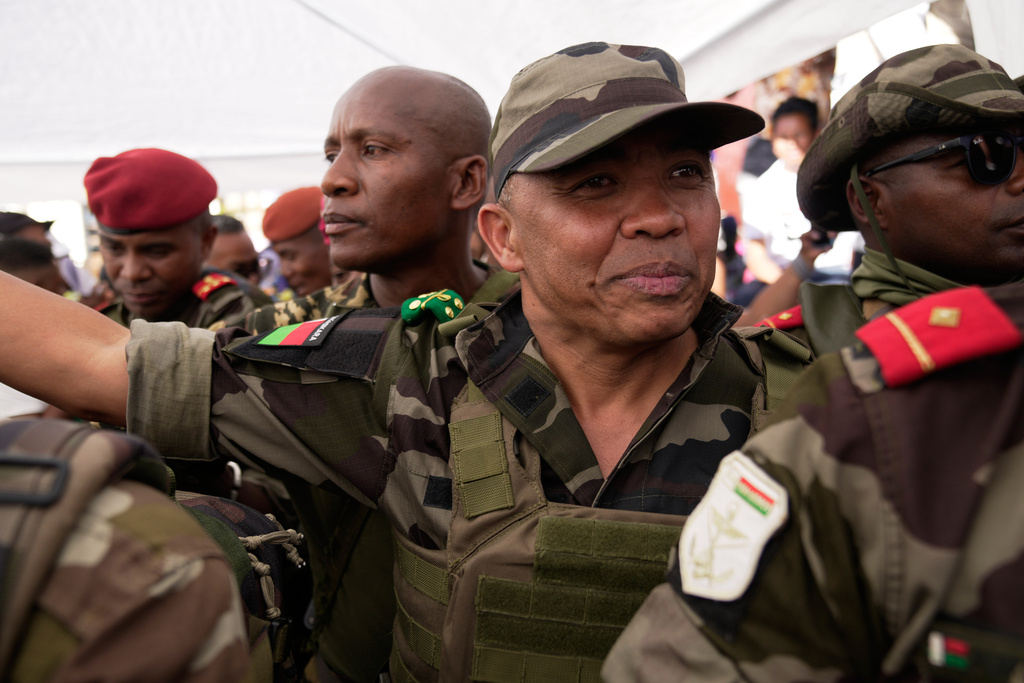 Madagascar, leader del colpo di Stato militare ha giurato come presidente Madagascar, leader del colpo di Stato militare ha giurato come presidente