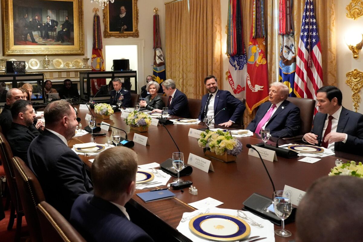 Ucraina, Trump frena sui missili Tomahawk a Kiev. Zelensky insiste: “Possiamo fermare la guerra” Ucraina, Trump frena sui missili Tomahawk a Kiev. Zelensky insiste: “Possiamo fermare la guerra”