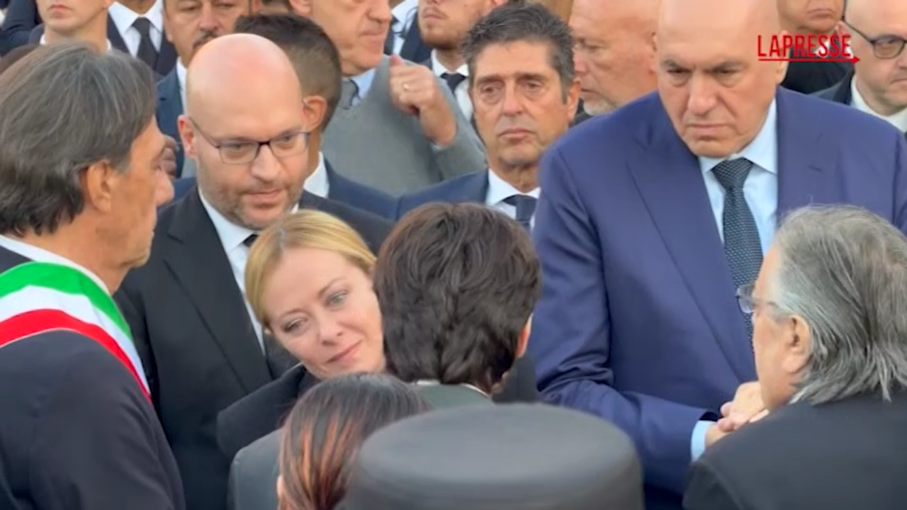 Strage casolare, Meloni e Crosetto si stringono ai familiari dei carabinieri uccisi Strage casolare, Meloni e Crosetto si stringono ai familiari dei carabinieri uccisi