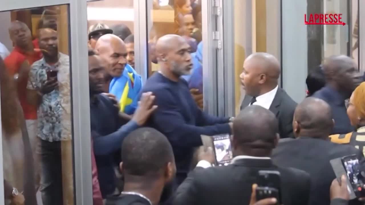 boxe mike tyson a kinshasa per celebrare l anniversario di the rumble in the jungle