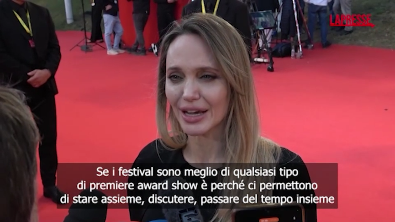 Festa del Cinema di Roma, tutti pazzi per Angelina Jolie Festa del Cinema di Roma, tutti pazzi per Angelina Jolie