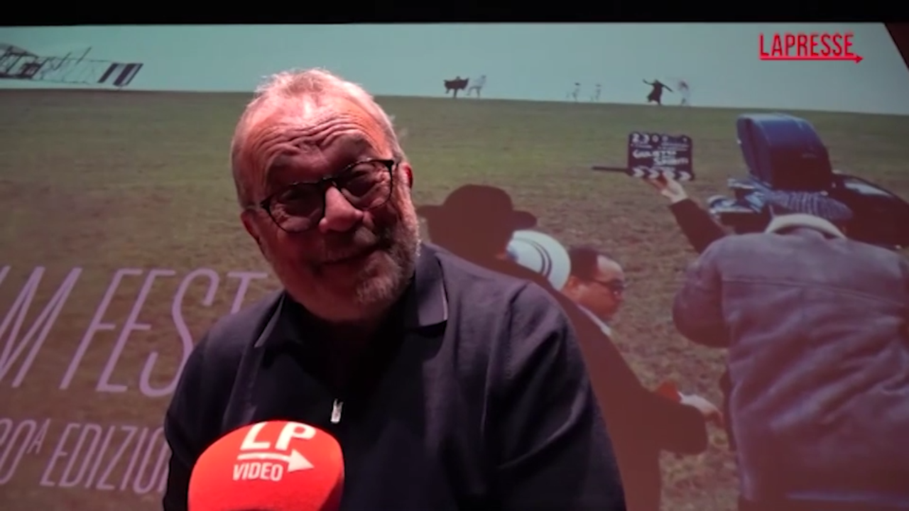 Festa del cinema di Roma, Amendola: “La più mia grande bugia? Felice di essere qui mentre c’è Roma Inter” Festa del cinema di Roma, Amendola: “La più mia grande bugia? Felice di essere qui mentre c’è Roma Inter”