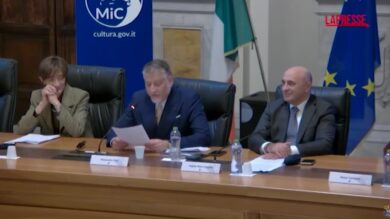 Alba è Capitale Italiana dell'Arte Contemporanea 2027, Giuli l'annuncia cantando "Albachiara"