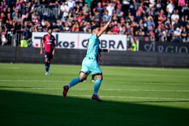 Cagliari-Bologna 0-2, Orsolini ancora in gol: emiliani agganciano il quarto posto
