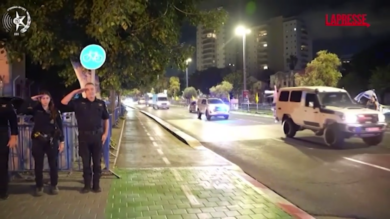 Israele, due corpi riconsegnati da Hamas arrivano a Tel Aviv: identificato un ostaggio