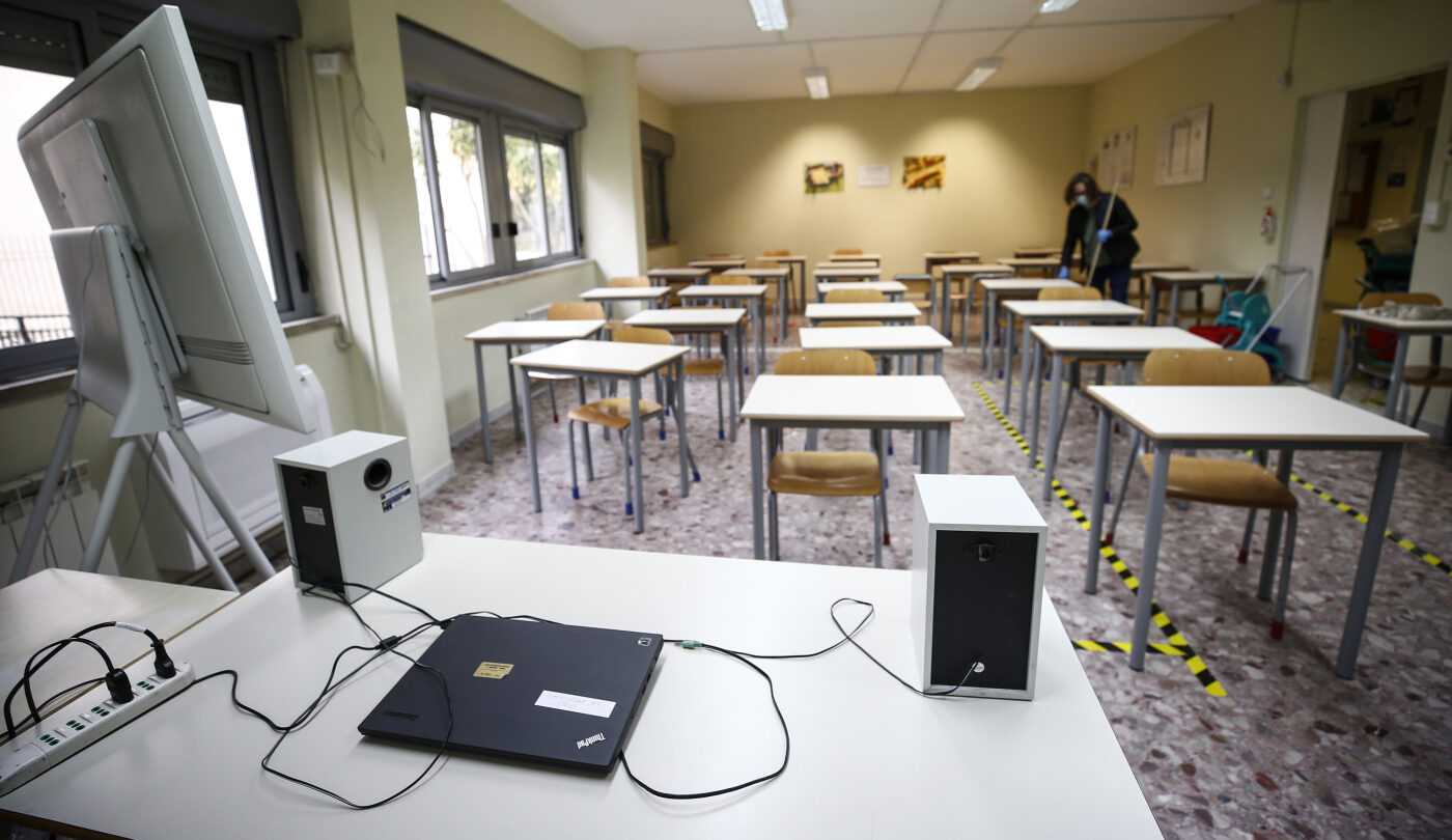 Suicidio 15enne a Latina, al via contestazioni disciplinari a personale scolastico Suicidio 15enne a Latina, al via contestazioni disciplinari a personale scolastico