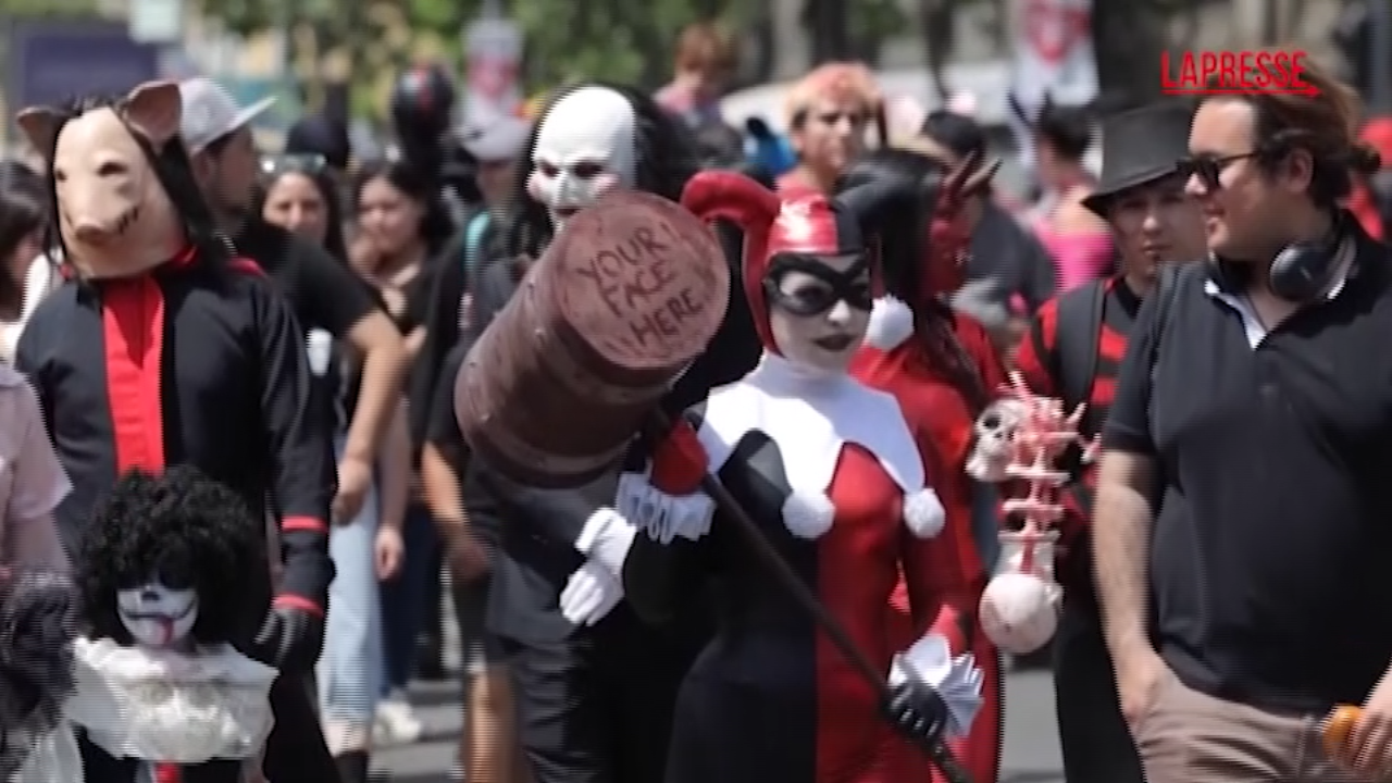 Cile, migliaia di persone alla Zombiewalk 2025 Cile, migliaia di persone alla Zombiewalk 2025