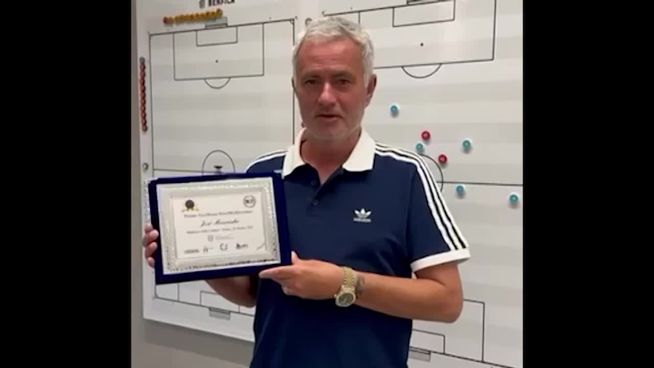 Mourinho: "Orgoglioso del legame con Roma e i romanisti" Mourinho: "Orgoglioso del legame con Roma e i romanisti"