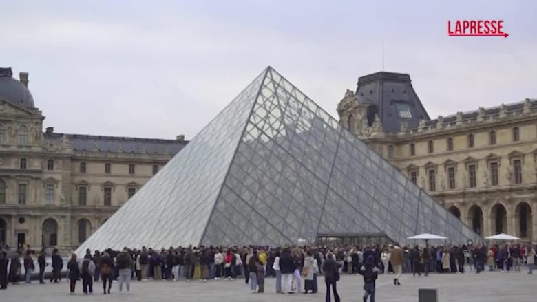 Francia, il Louvre rimarrà chiuso per tutta la giornata: le file davanti al museo