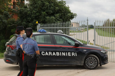 Catania, operaio muore sul lavoro in una vetreria: grave un collega