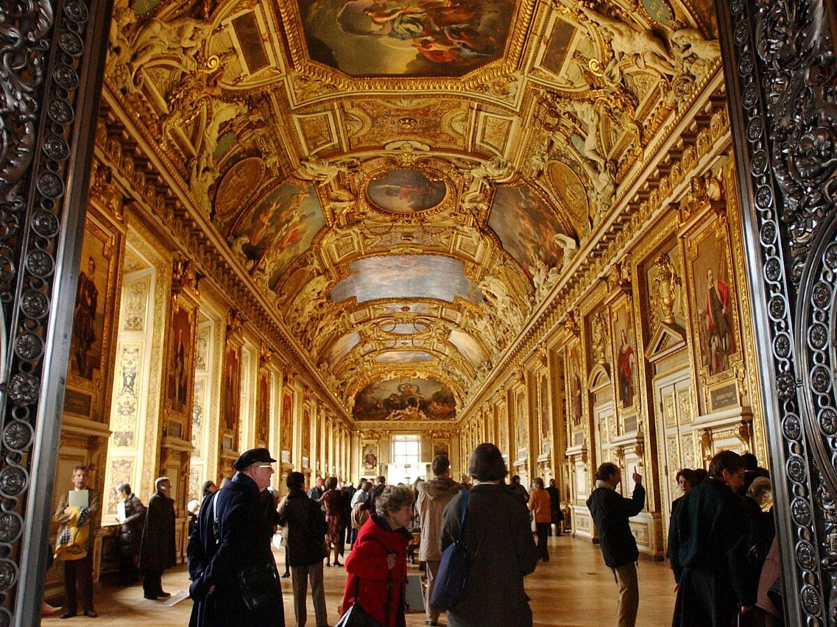 Furto al Louvre, i gioielli di Napoleone rubati – Foto Furto al Louvre, i gioielli di Napoleone rubati – Foto