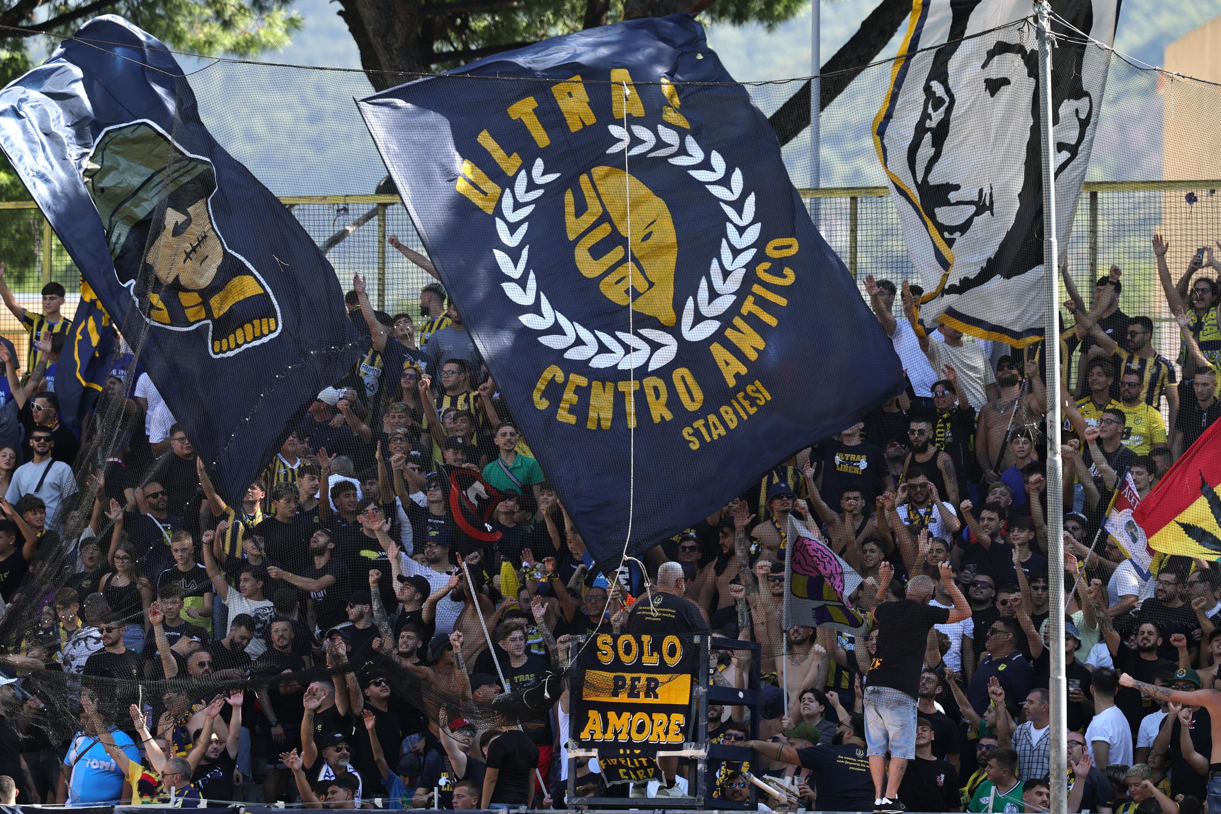 Juve Stabia in amministrazione controllata per infiltrazioni camorra: “Condizionata da clan D’Alessandro”