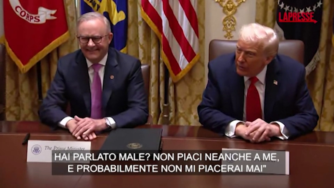 Usa, Trump scherza con l’ambasciatore australiano: “Non mi piaci e non mi piacerai mai” Usa, Trump scherza con l’ambasciatore australiano: “Non mi piaci e non mi piacerai mai”