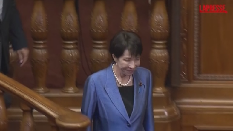 Giappone, Sanae Takaichi è la prima premier donna: l'elezione in Parlamento